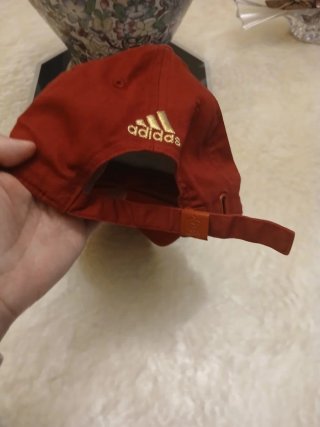 Gorra Adidas Roja y Dorada Escudo España