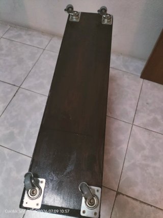 Estantería Negra para CDs con Ruedas