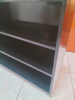 Estantería Negra para CDs con Ruedas
