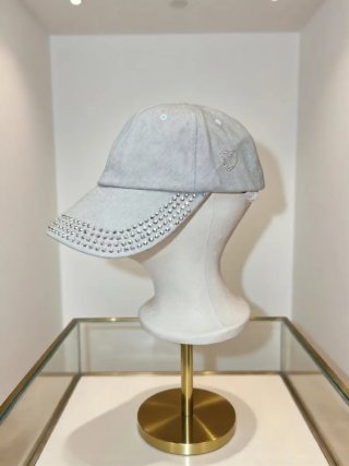 Gorra Bershka con brillos