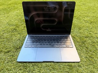 MacBook M2 Apple