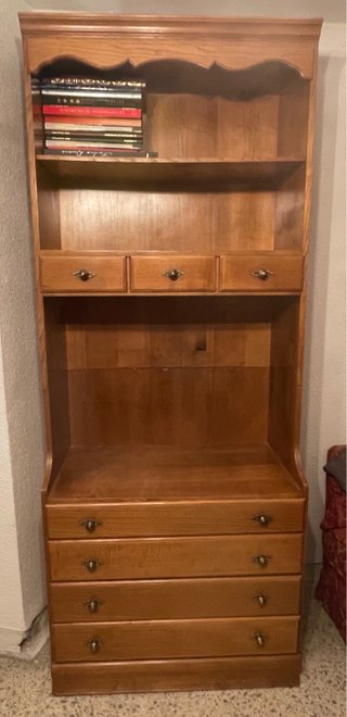 Mueble de madera con cajones
