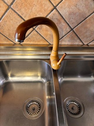 Cucina componibile in legno e metallo