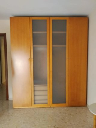 Armario de madera.Esta en Amposta.