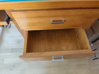 Tavolo da scrivania in legno di castagno con cristallo e 4 cassetti