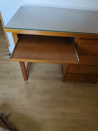 Tavolo da scrivania in legno di castagno con cristallo e 4 cassetti