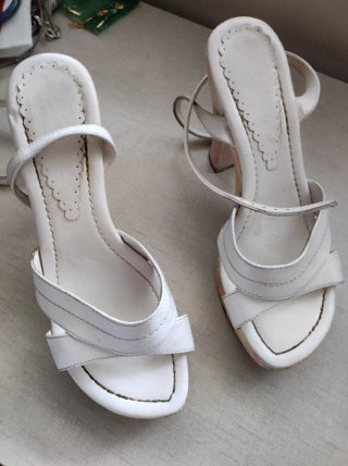 Sandalias tacón blancas