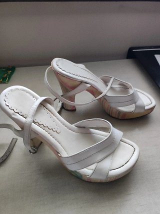 Sandalias tacón blancas