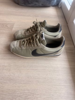 Nike Cortez verde militar