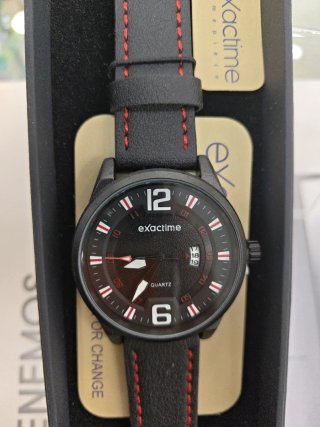 Reloj Exactime Negro con detalles Rojos