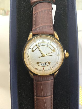 Reloj Exactime Dorado y Marrón