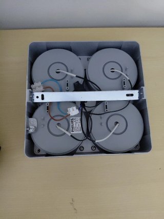 Lámpara LED 4 focos