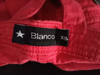 Mono corto rojo