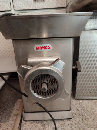 Picadora de carne MAICA profesional.