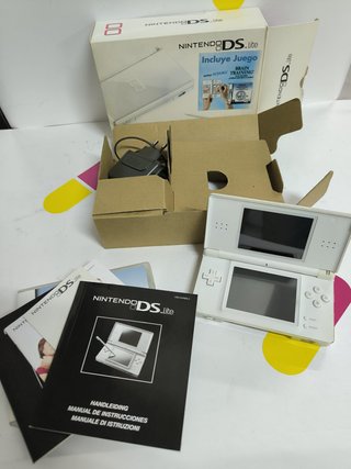 Nintendo DS Lite con caja