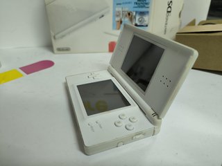 Nintendo DS Lite con caja