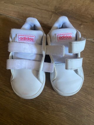 Zapatillas Adidas niña blancas velcro