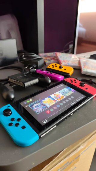 Nintendo Switch Azul/Rojo + Accesorios