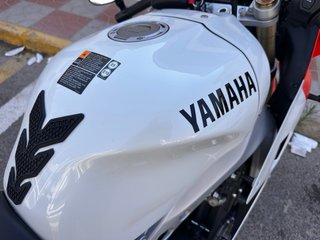 Yamaha XSR900GP Roja y Blanca