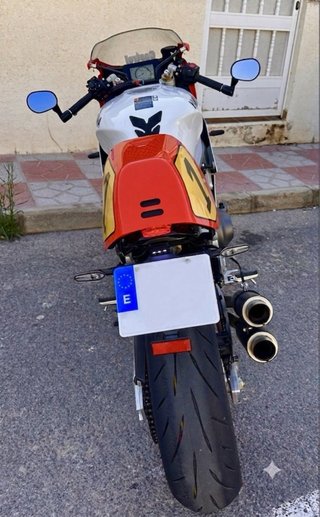 Yamaha XSR900GP Roja y Blanca
