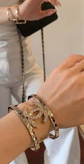 Pulsera Brazalete Chanel Dorado