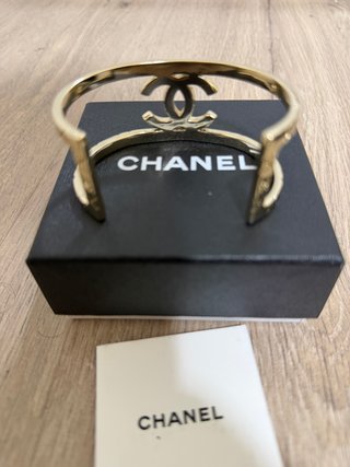 Pulsera Brazalete Chanel Dorado