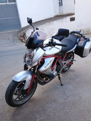 Kawasaki ER6N Plata y Roja