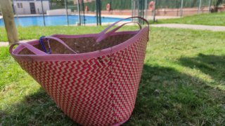 Capazo o bolsa de playa rosa y beige