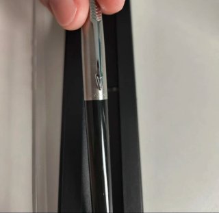 Bolígrafo Parker Negro y Plata con Estuche