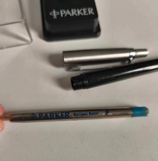 Bolígrafo Parker Negro y Plata con Estuche