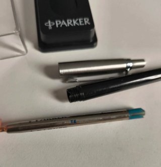Bolígrafo Parker Negro y Plata con Estuche