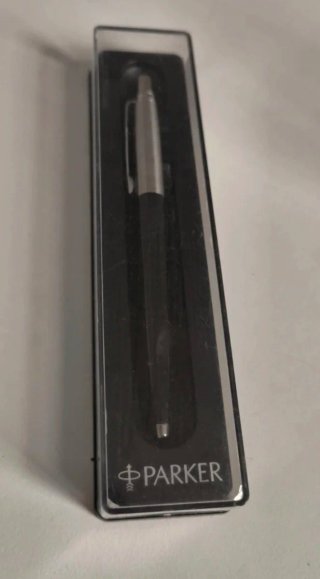 Bolígrafo Parker Negro y Plata con Estuche