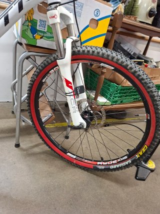 Bici Scott bianca da MTB
