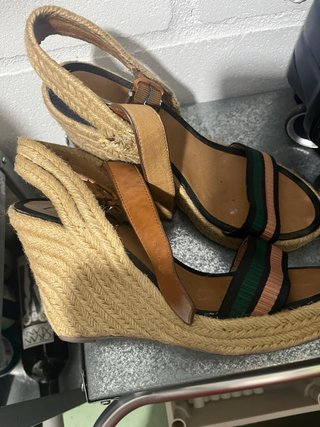 Sandalias Bimba y Lola Tacon Cuña Marrón Verde