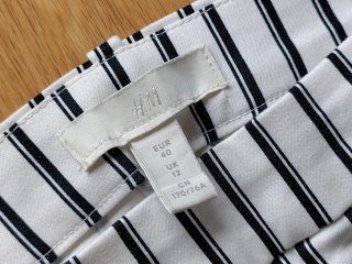 Pantalón pitillo blanco a rayas