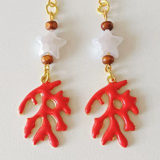 Pendientes de coral rojo y estrellas