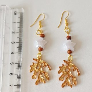 Pendientes de coral rojo y estrellas