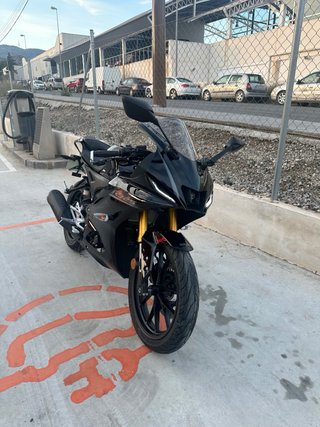 Yamaha R-125 Negra 2026 + Pack Sport.