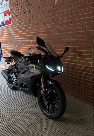 Yamaha R-125 Negra 2026 + Pack Sport.