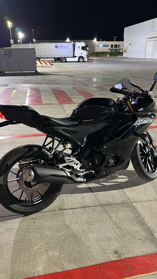 Yamaha R-125 Negra 2026 + Pack Sport.