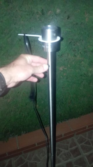 Pie de lámpara metálico