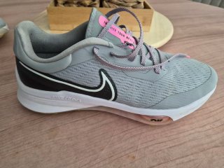 Zapatillas golf Nike grises y rosas