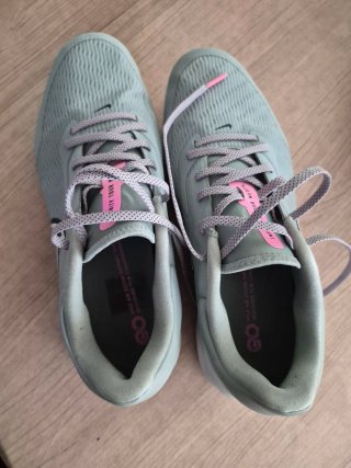Zapatillas golf Nike grises y rosas