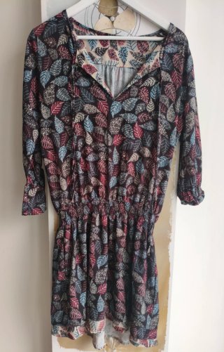 Vestido estampado hojas forrado