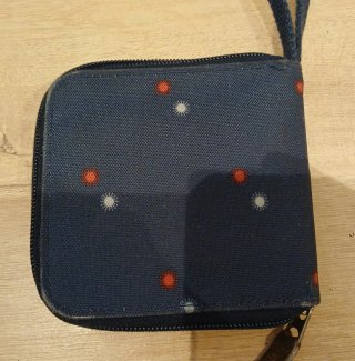 Cartera Eakspak Negra y Azul