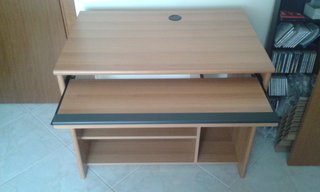 Postazione computer: scrivania per pc + sedia