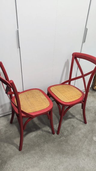 2 Sillas de Madera Rojas con Asiento de Rattan