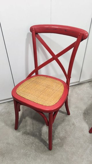 2 Sillas de Madera Rojas con Asiento de Rattan