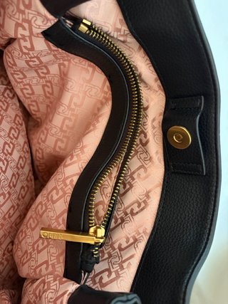 Borsa Liu Jo nera con catena dorata