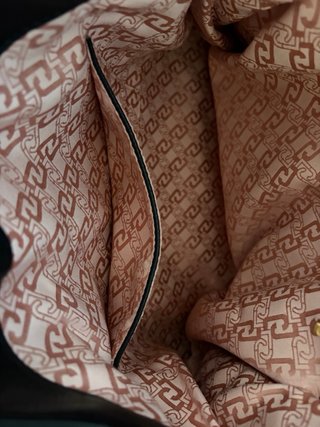 Borsa Liu Jo nera con catena dorata